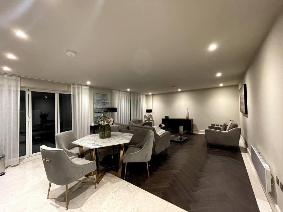 2Br Urban Vista Retreat Chcl F7 Apartment Chigwell Exterior foto
