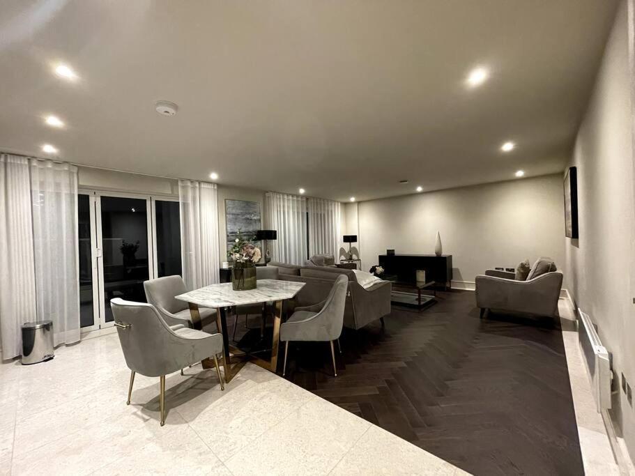 2Br Urban Vista Retreat Chcl F7 Apartment Chigwell Exterior foto