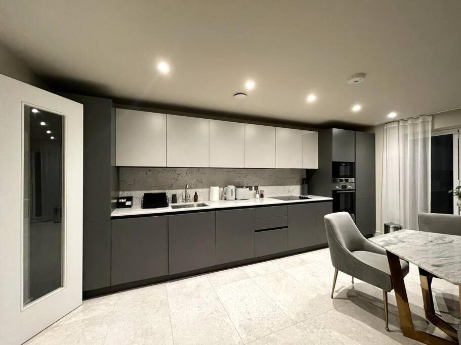 2Br Urban Vista Retreat Chcl F7 Apartment Chigwell Exterior foto